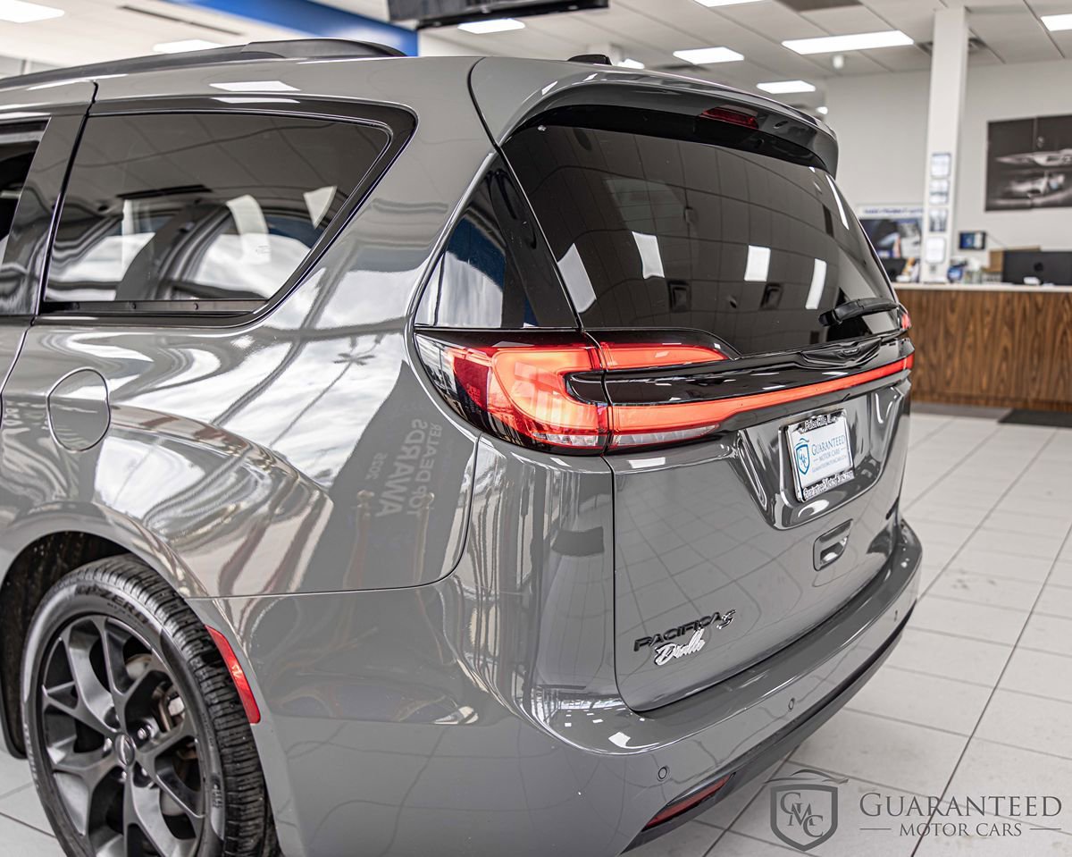 Used 2025 Chrysler Pacifica Limited FWD image 12