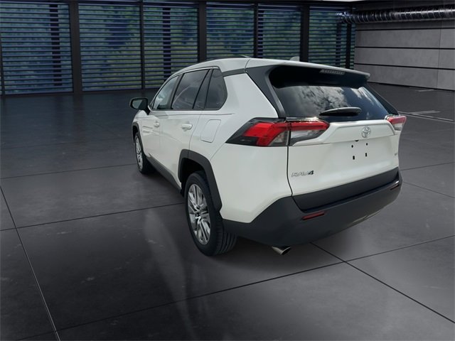 Used 2022 Toyota RAV4 XLE Premium image 6
