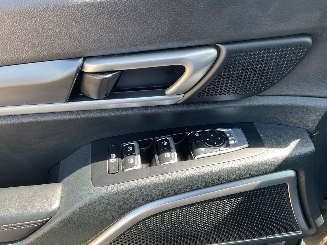 Used 2025 Kia Telluride S FWD image 26
