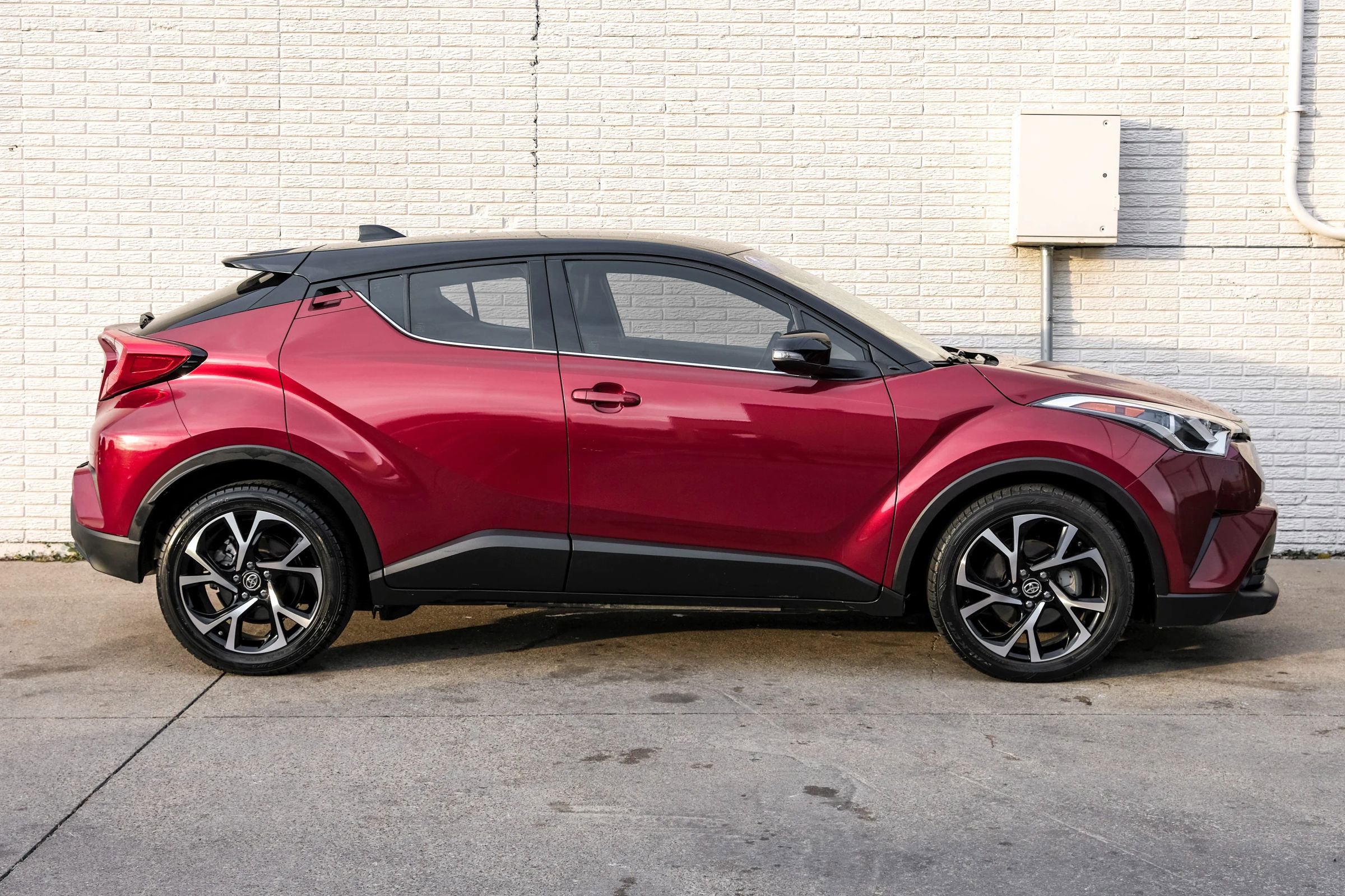 Used 2019 Toyota C-HR Limited image 6