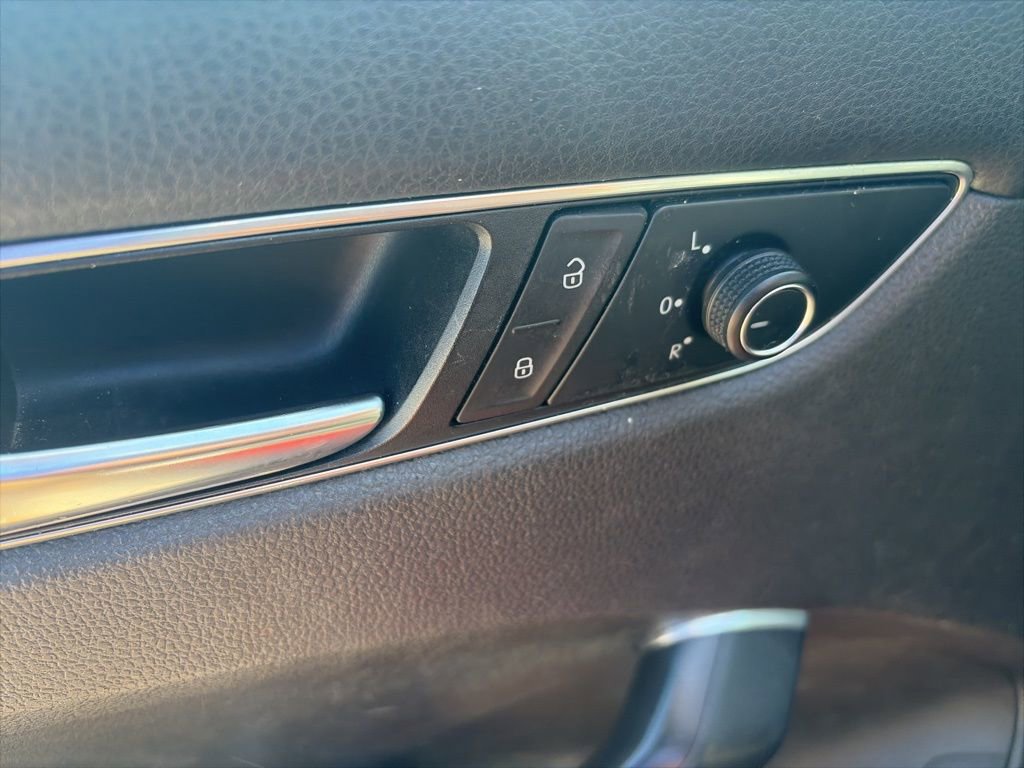 Used 2017 Volkswagen Passat 1.8T S image 18