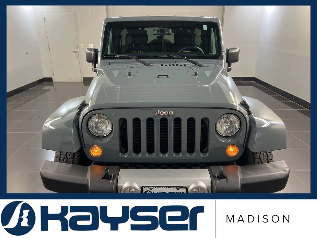Used 2015 Jeep Wrangler Unlimited Sahara w/ Connectivity Group AWD/4WD image 2