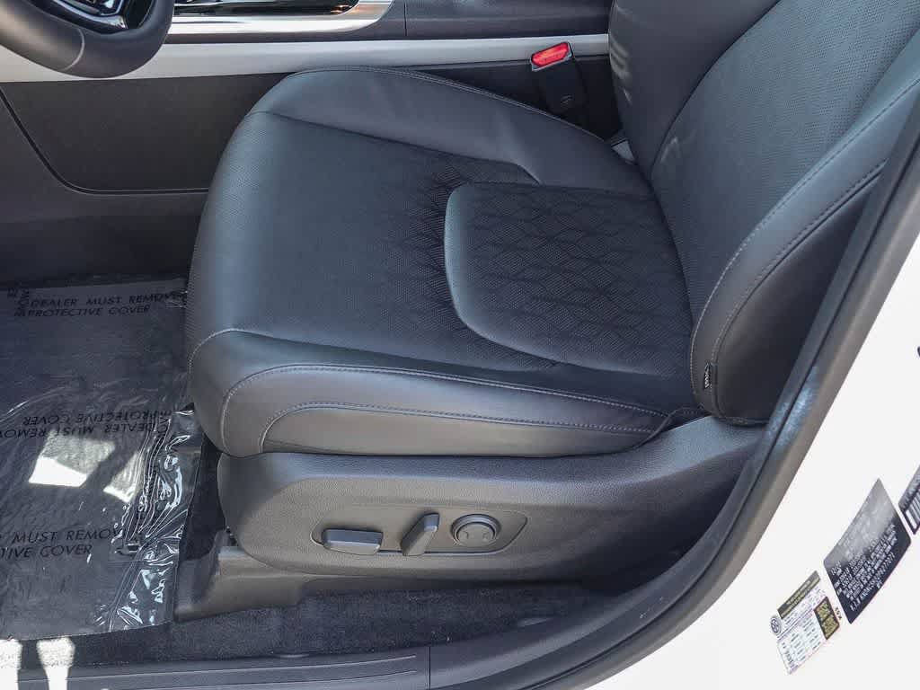 Certified 2023 Kia Carnival EX FWD image 20