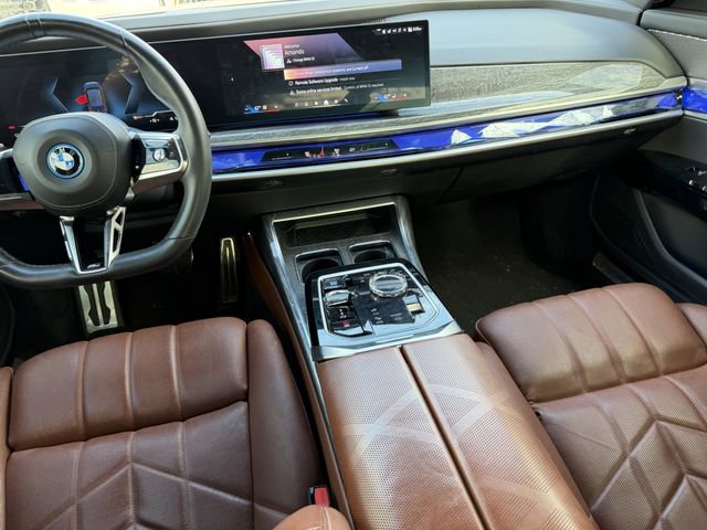 Certified 2024 BMW i7 xDrive60 w/ Premium Package image 13