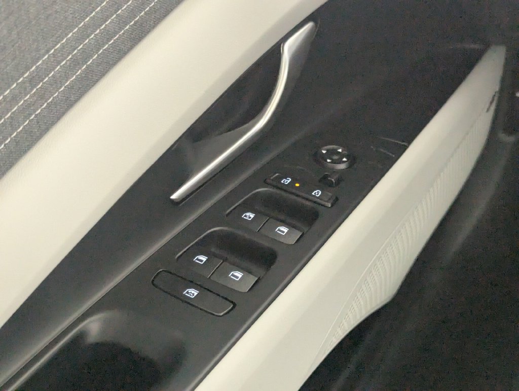 New 2026 Hyundai Elantra Limited FWD image 15