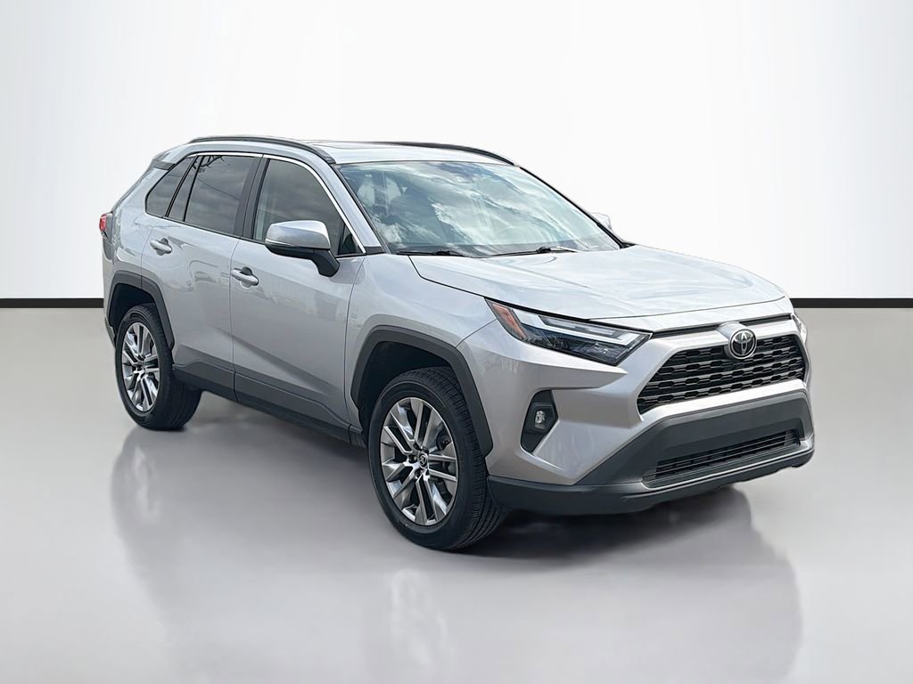 Used 2022 Toyota RAV4 XLE Premium image 3
