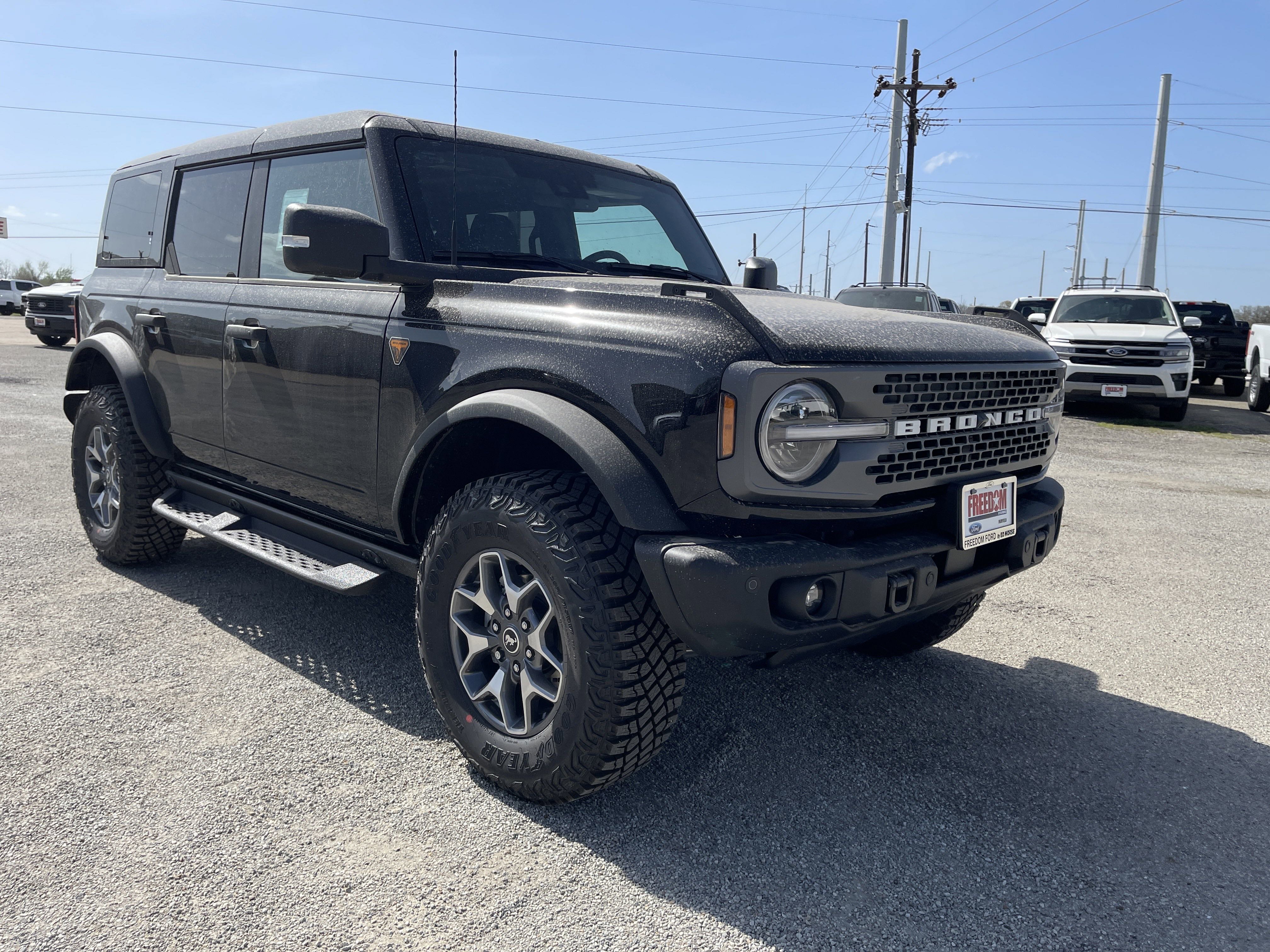 New 2025 Ford Bronco Badlands image 2
