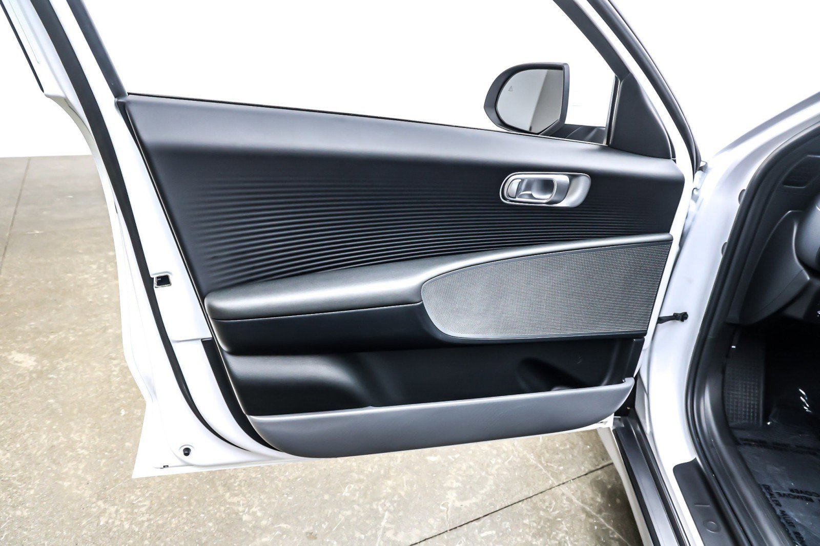 Used 2025 Hyundai Ioniq 6 SE image 21