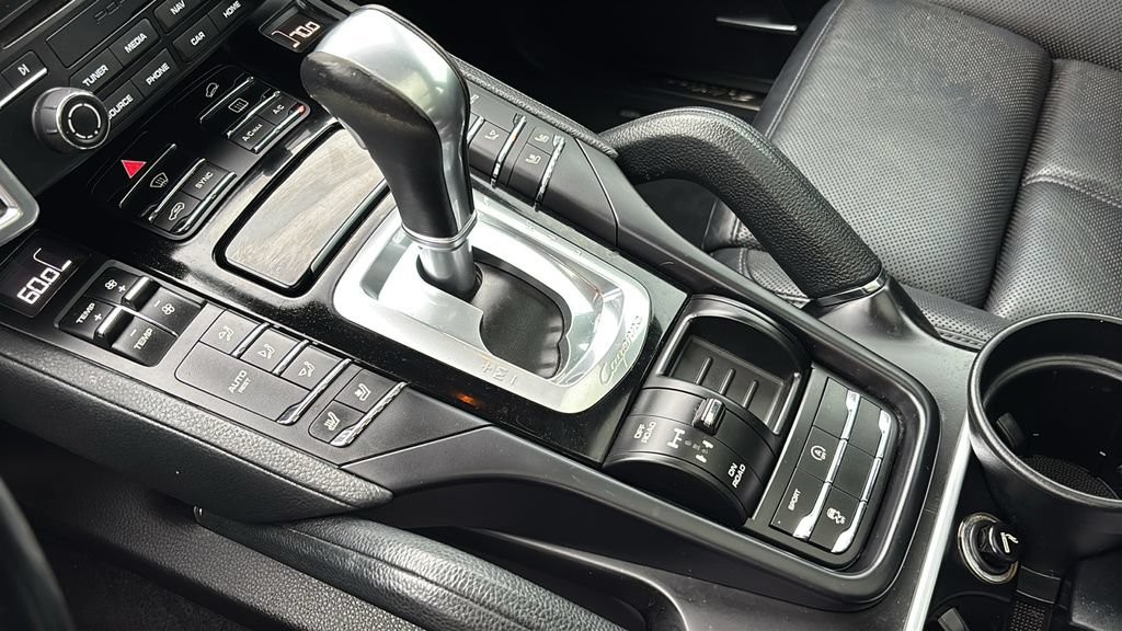 Used 2017 Porsche Cayenne Platinum Edition AWD/4WD image 22