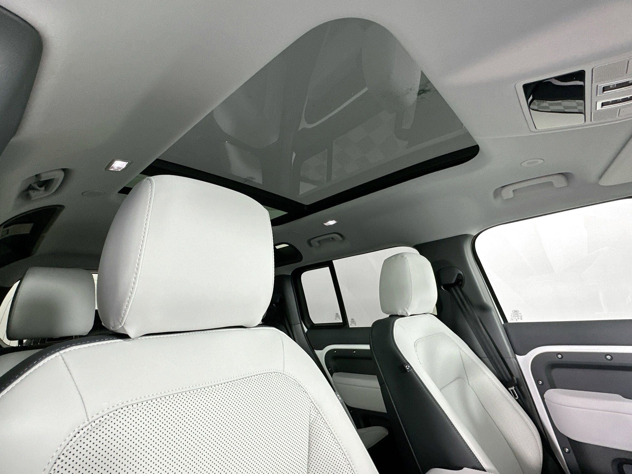 Used 2026 Land Rover Defender 110 S image 20