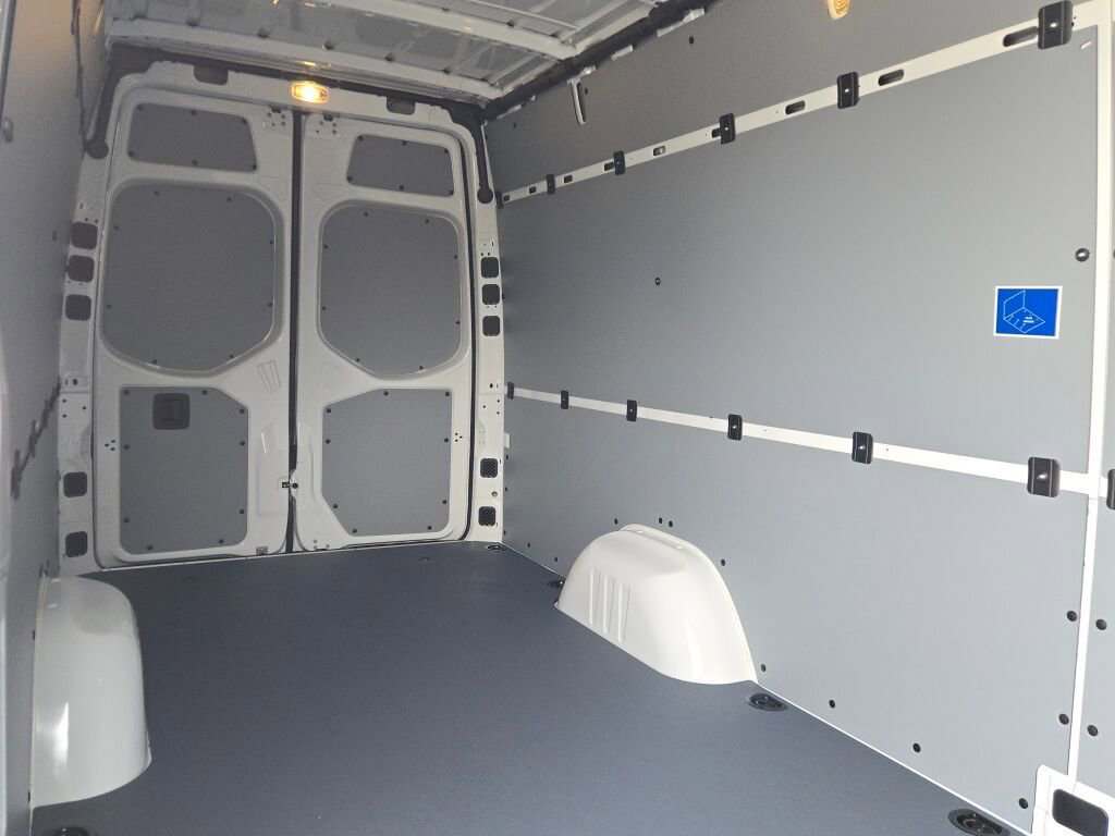 Used 2024 Mercedes-Benz eSprinter 170 Cargo image 11