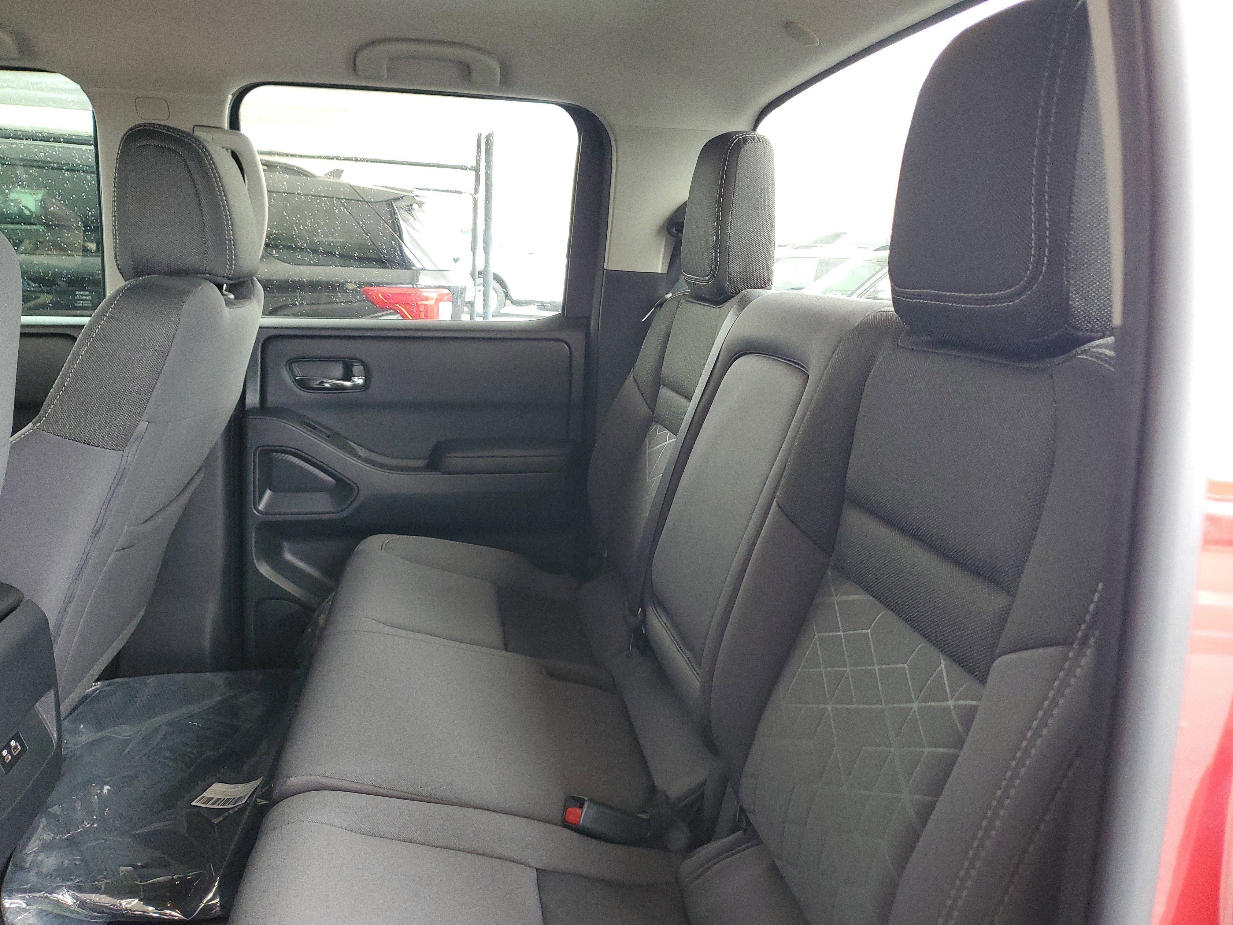 Used 2025 Nissan Frontier SV image 13