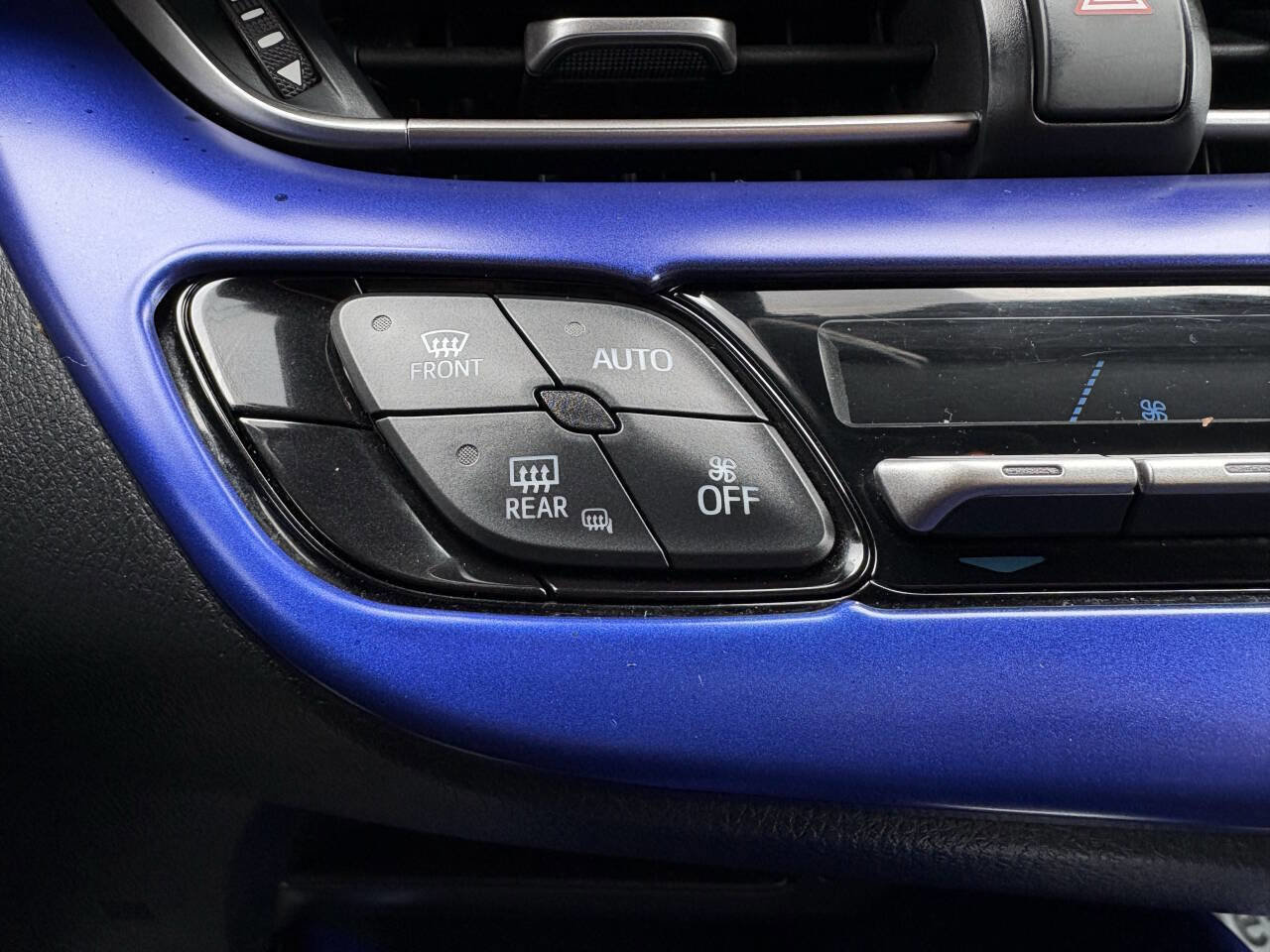 Used 2019 Toyota C-HR LE image 37