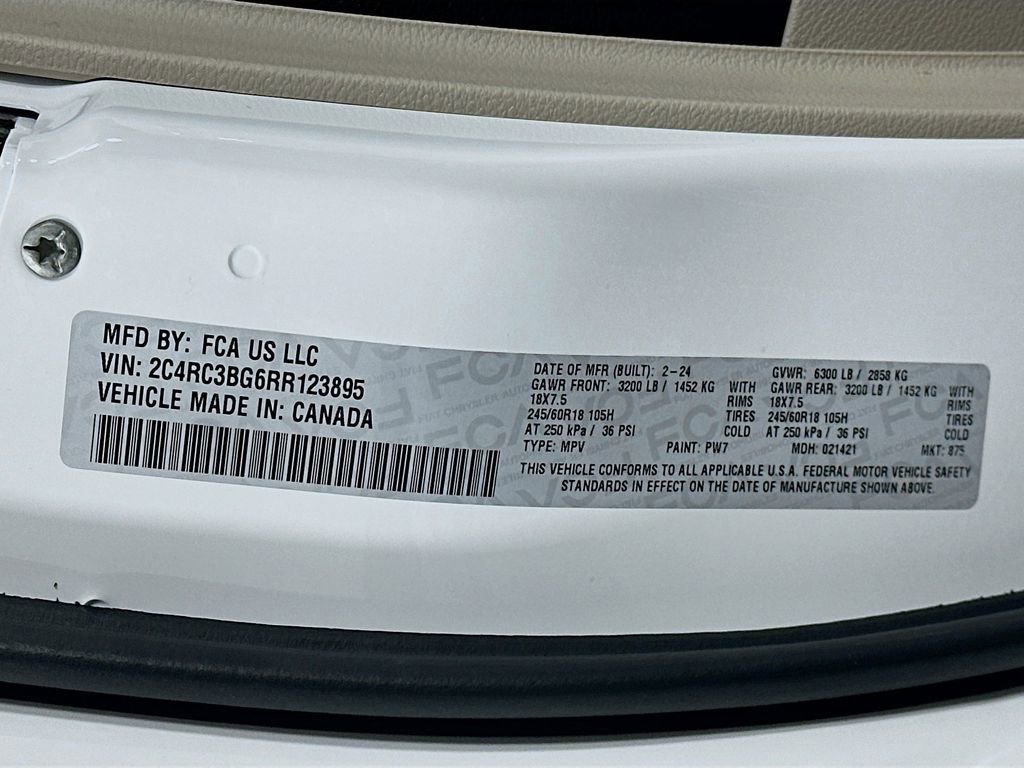 Used 2024 Chrysler Pacifica Touring-L AWD/4WD image 35