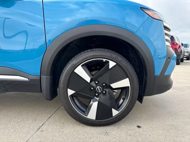 Used 2025 Nissan Kicks SR w/ Illumination Package FWD image 13
