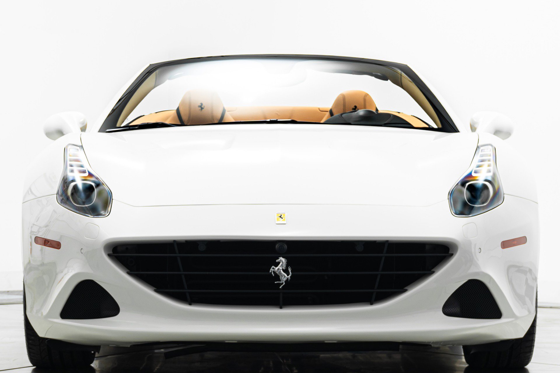 Used 2015 Ferrari California T image 4
