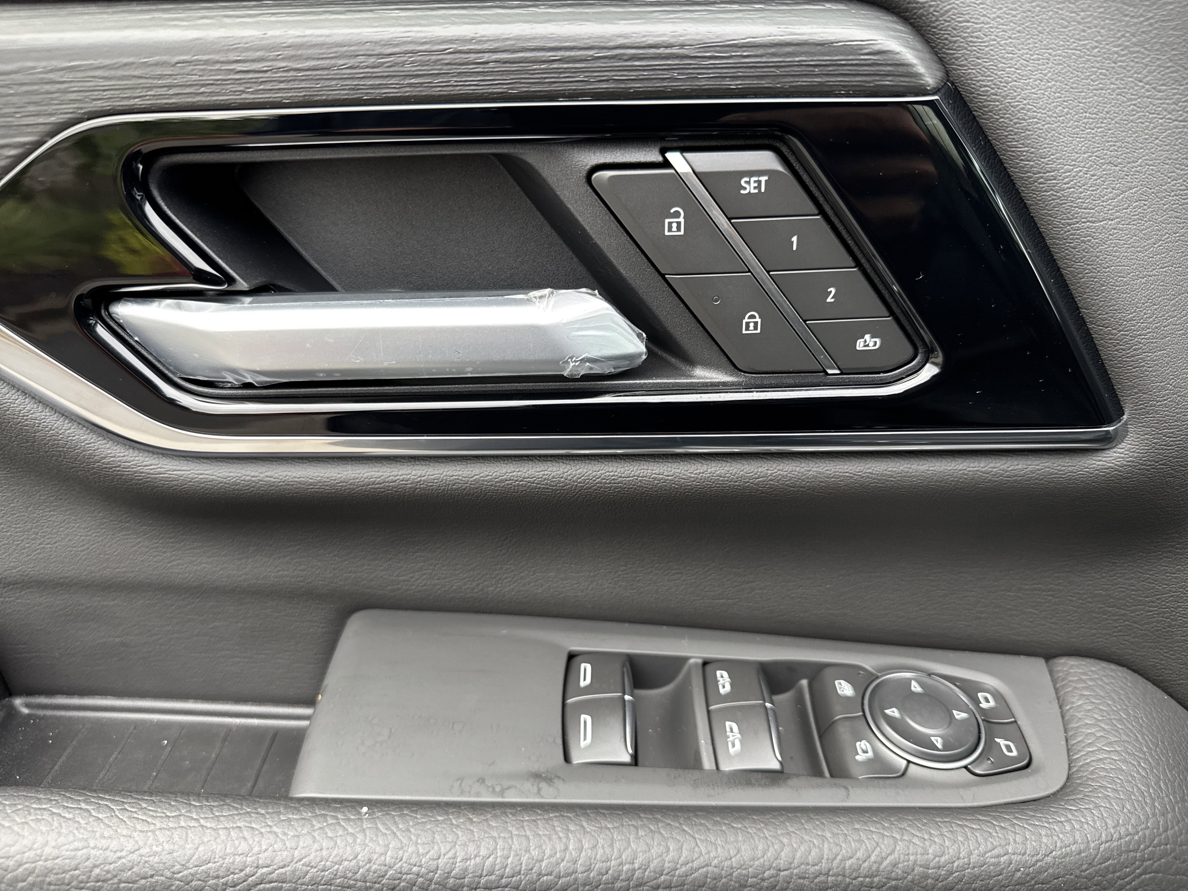 New 2026 GMC Yukon Denali w/ Sun & Power Step Package image 15
