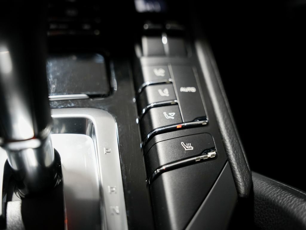 Used 2012 Porsche Cayenne image 22