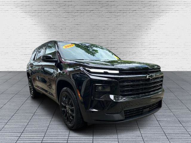 New 2025 Chevrolet Traverse LT w/ Midnight/Sport Edition image 2