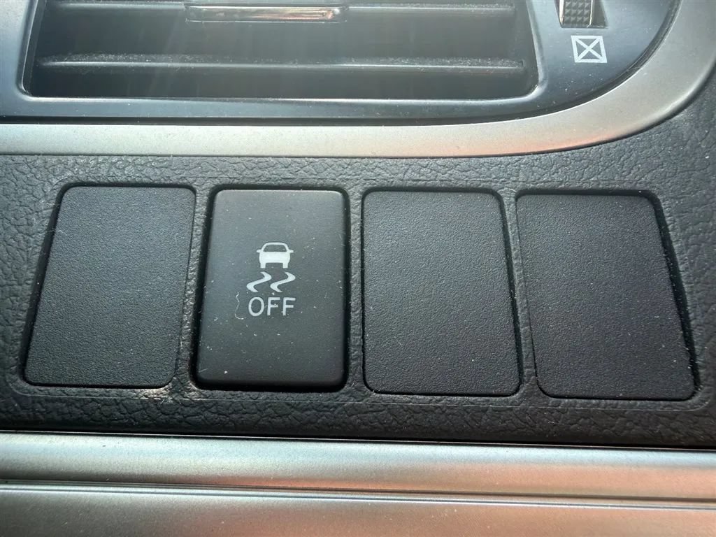 Used 2012 Toyota Camry LE FWD image 15