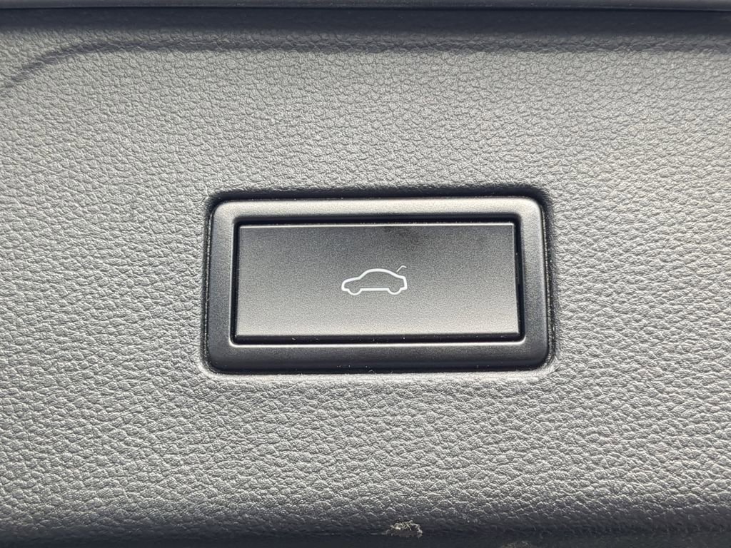 Used 2019 Volkswagen Atlas SE w/ Towing Package image 10