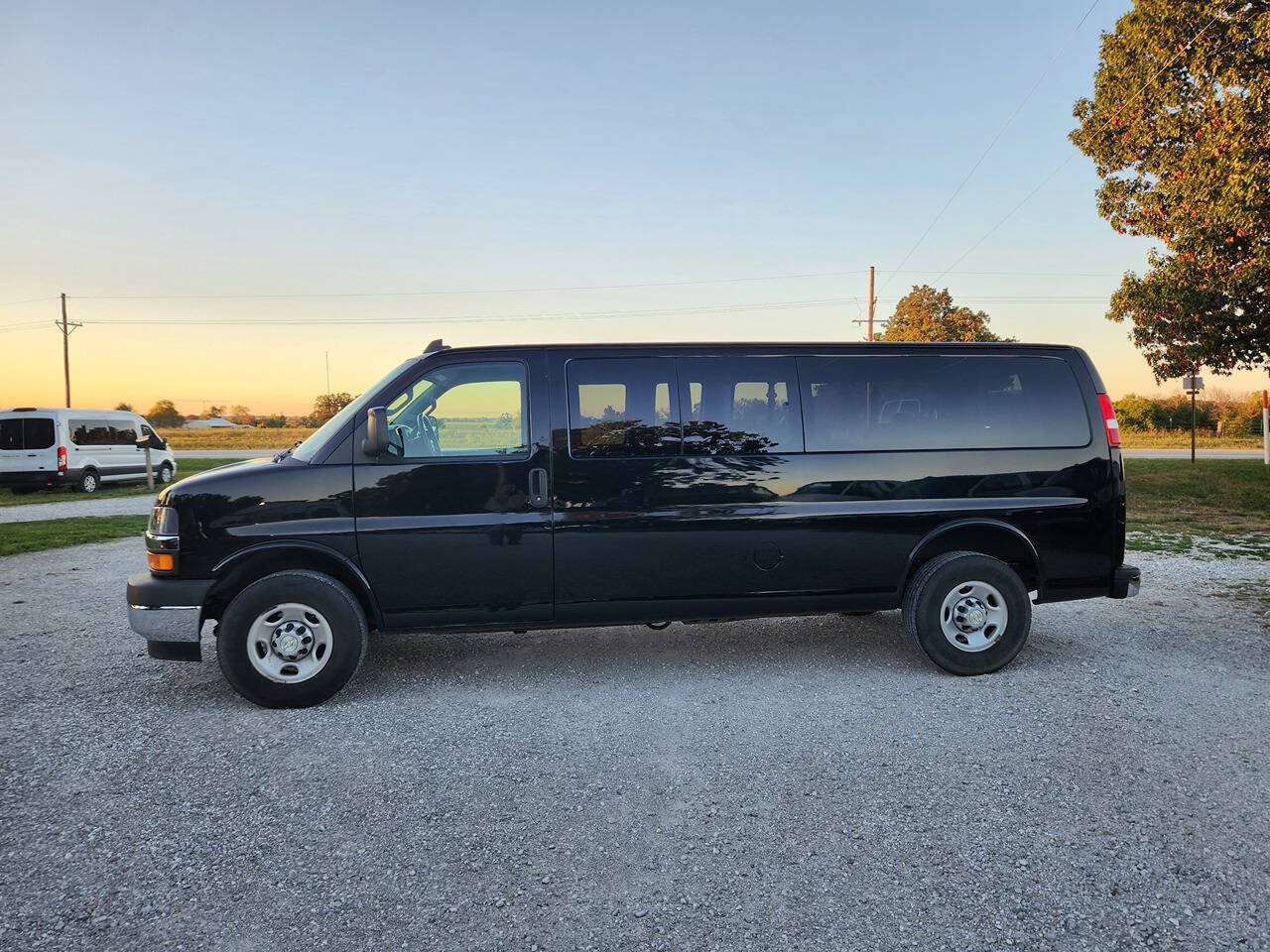 Used 2020 Chevrolet Express 3500 LS RWD image 2