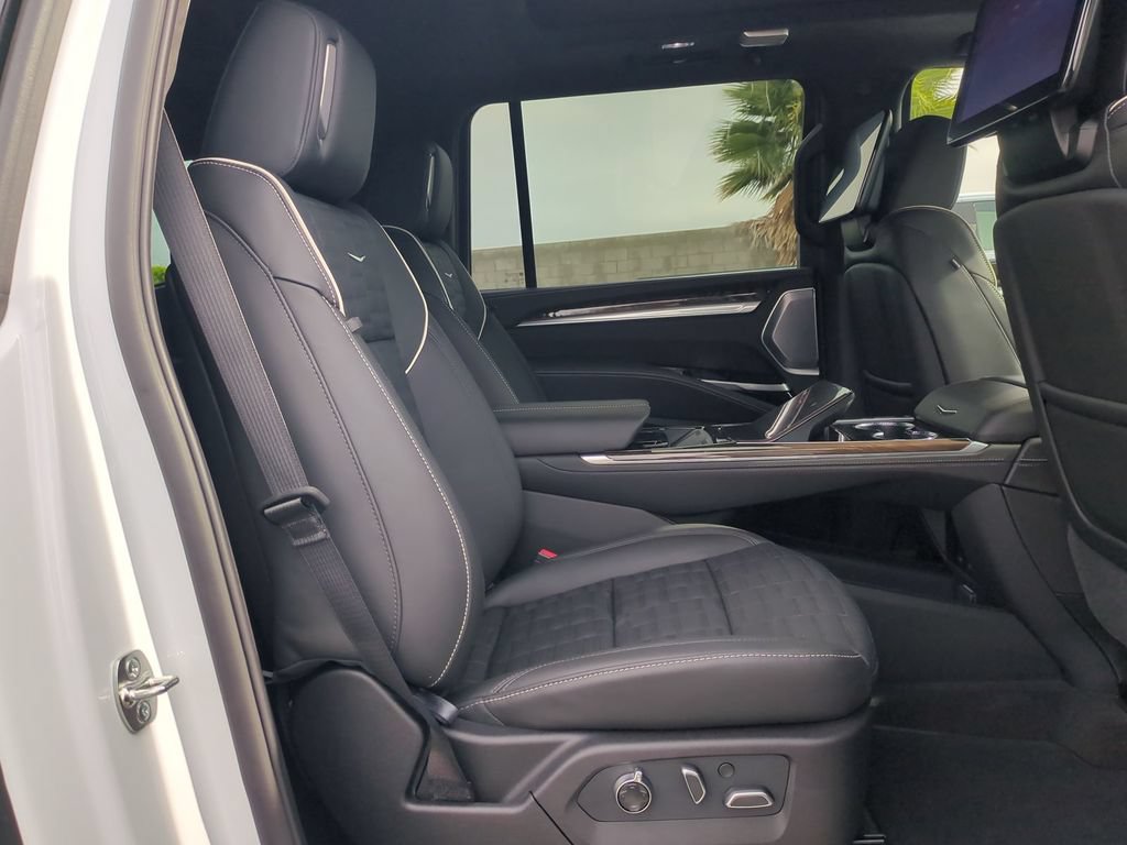 New 2026 Cadillac Escalade ESV Platinum Luxury AWD/4WD image 34