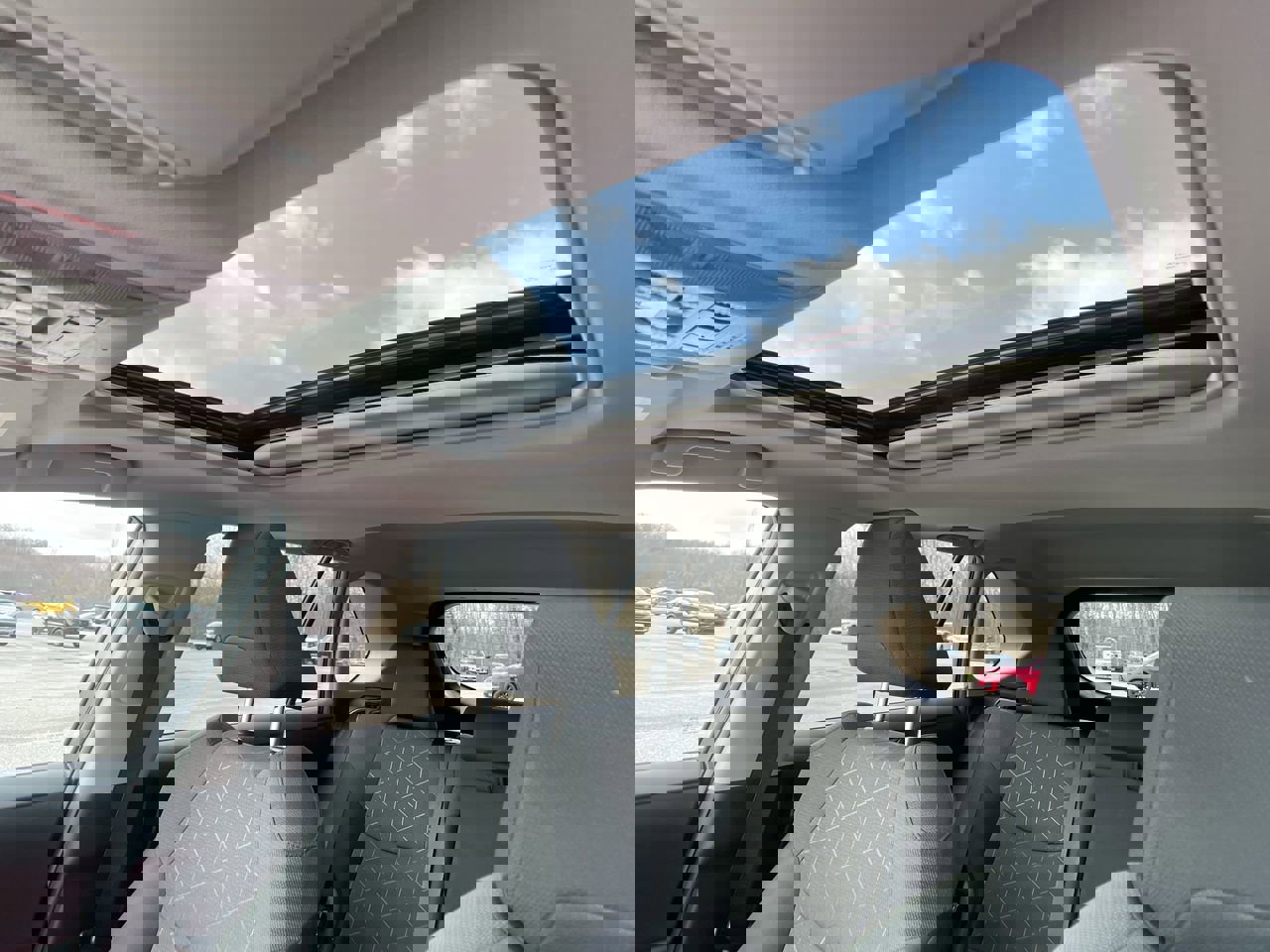 Used 2021 Toyota RAV4 XLE w/ Convenience Package image 22