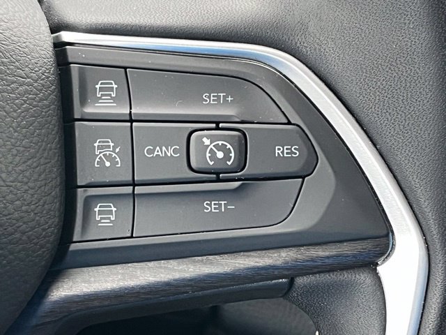 Used 2024 Jeep Grand Cherokee Limited AWD/4WD image 38