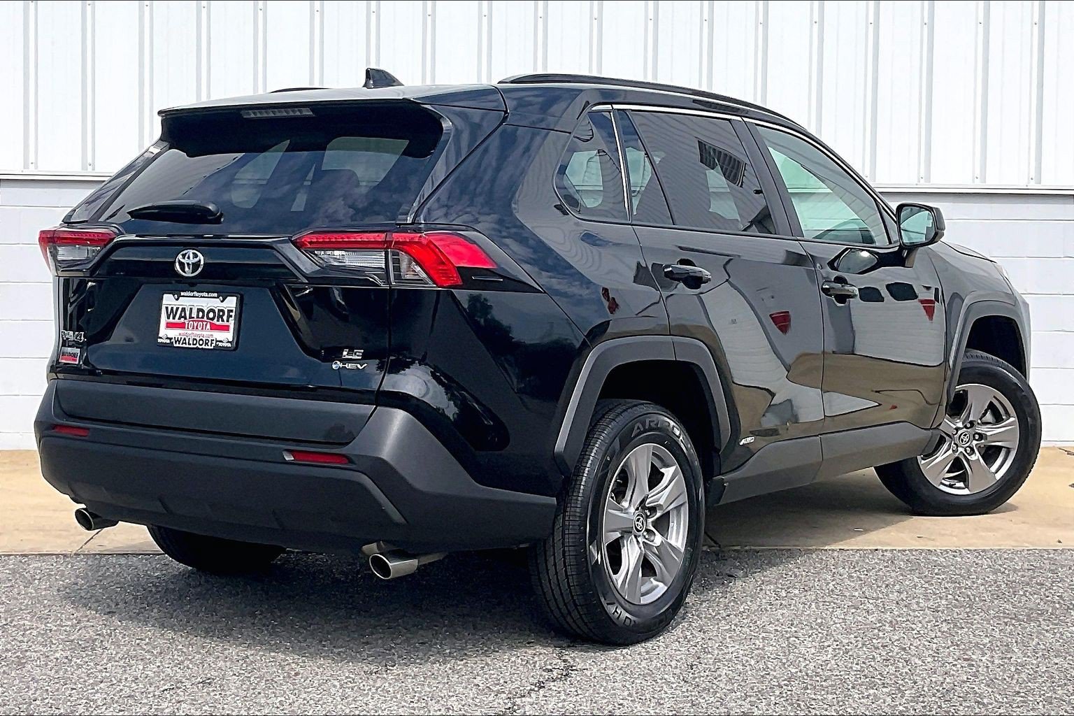 Used 2025 Toyota RAV4 LE AWD/4WD image 17