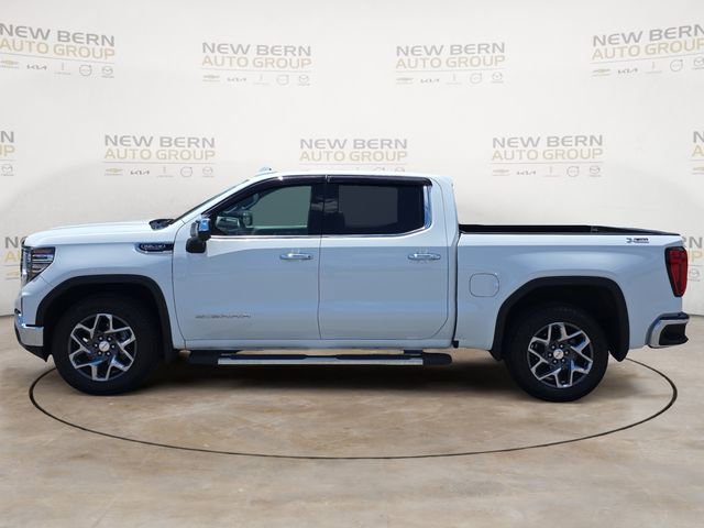 Used 2022 GMC Sierra 1500 SLT w/ SLT Convenience Package AWD/4WD image 2