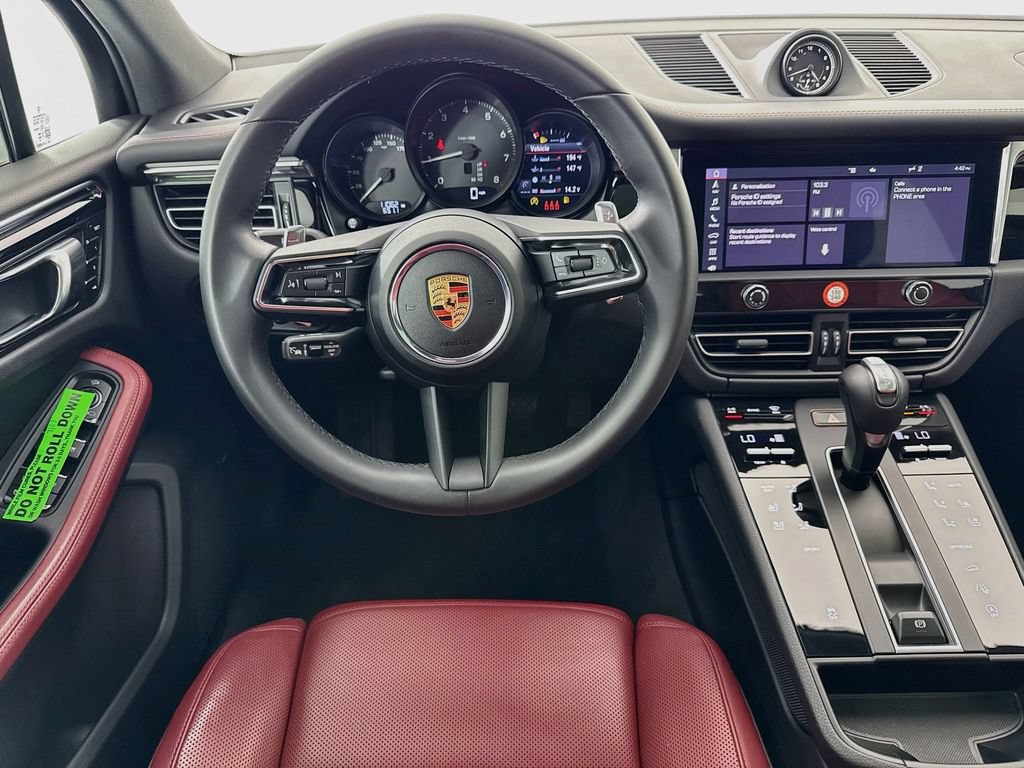 Certified 2025 Porsche Macan AWD/4WD image 25