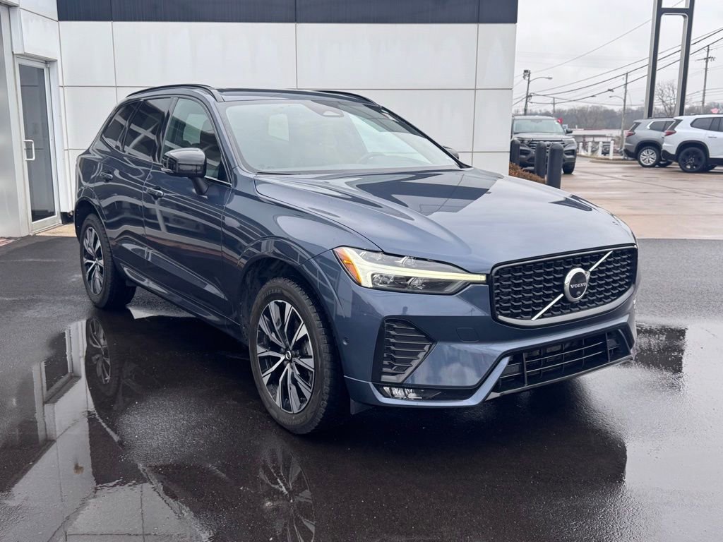 Used 2023 Volvo XC60 B5 Plus AWD/4WD image 6
