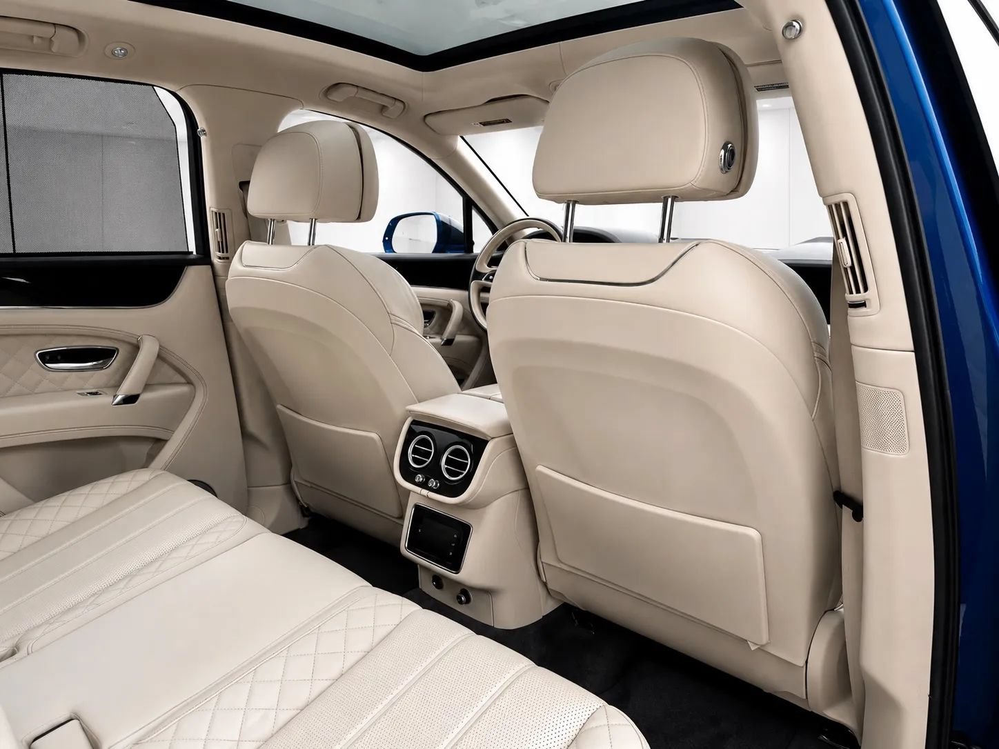 Used 2017 Bentley Bentayga AWD/4WD image 25