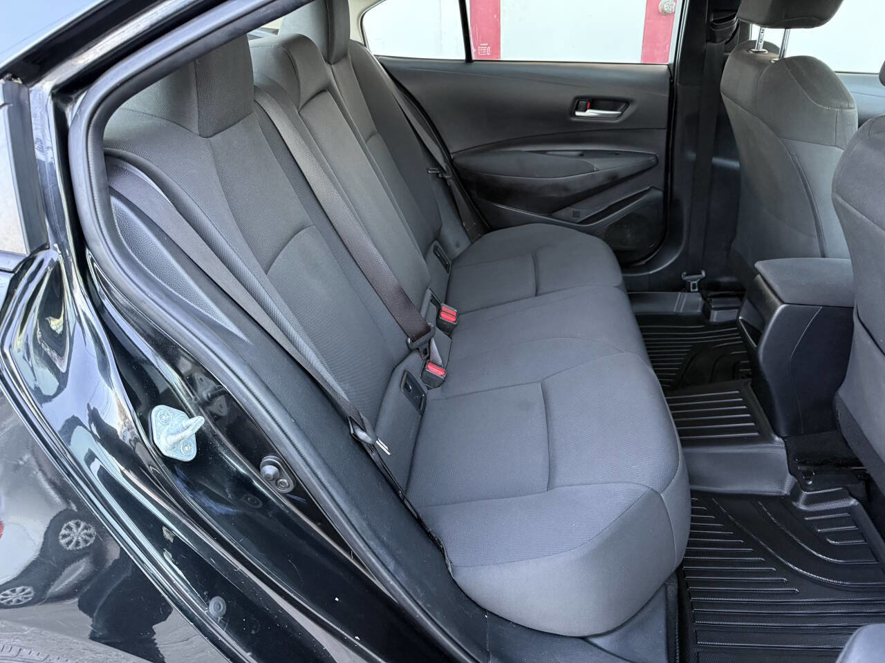 Used 2020 Toyota Corolla LE image 34