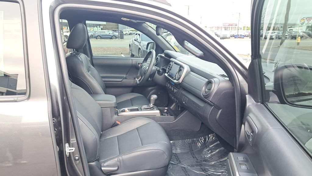 Used 2023 Toyota Tacoma Limited w/ Nightshade Package AWD/4WD image 15