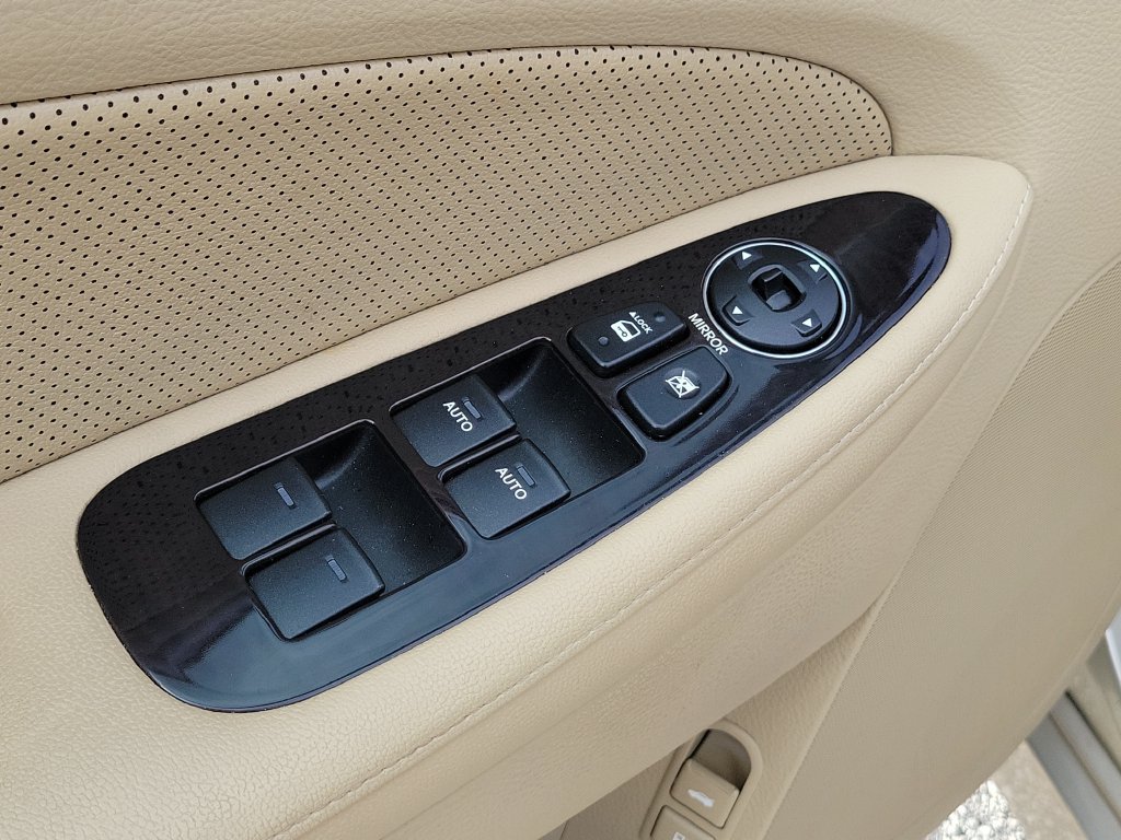 Used 2010 Hyundai Genesis 3.8 RWD image 24