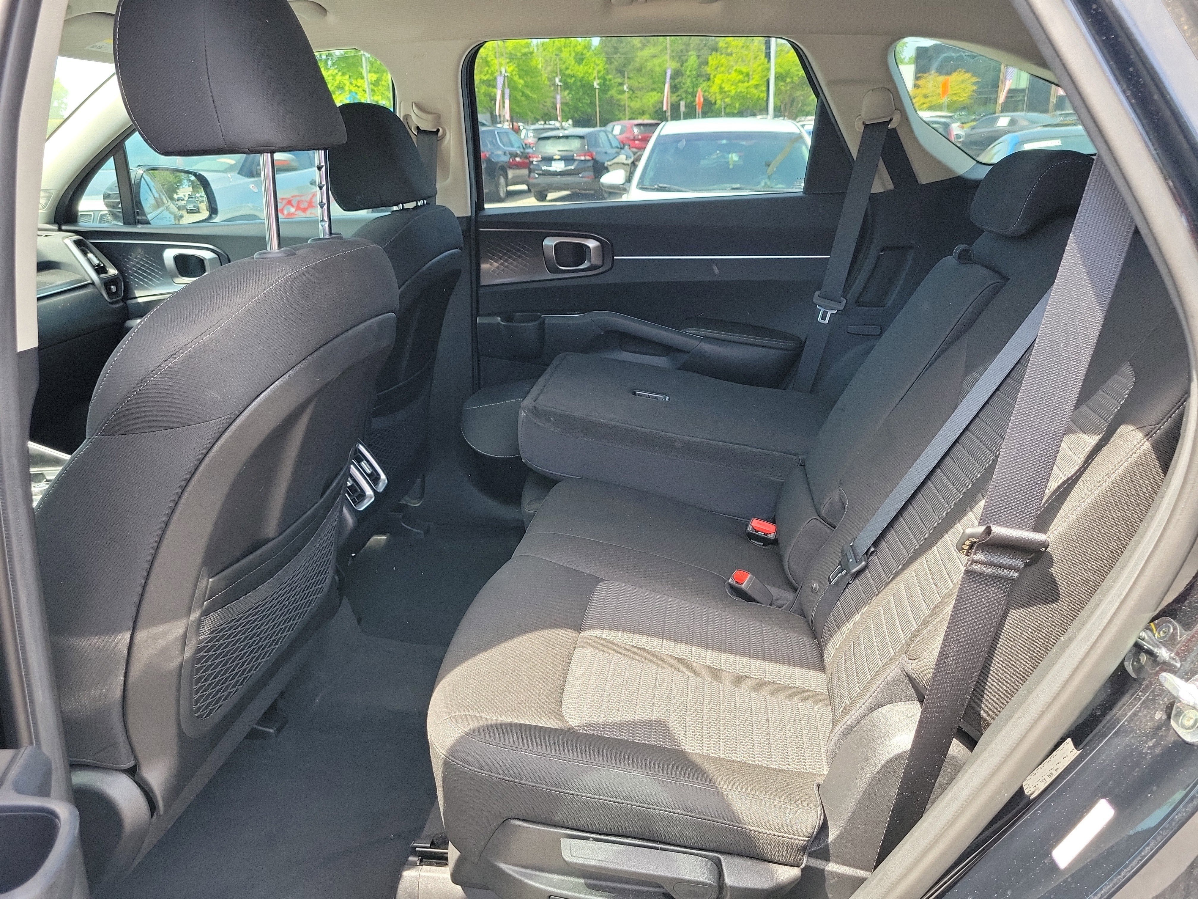 Used 2023 Kia Sorento LX image 11