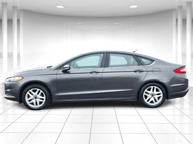 Used 2015 Ford Fusion SE image 2