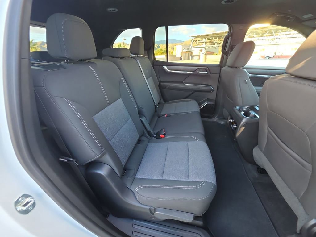 Used 2025 GMC Acadia Elevation image 28