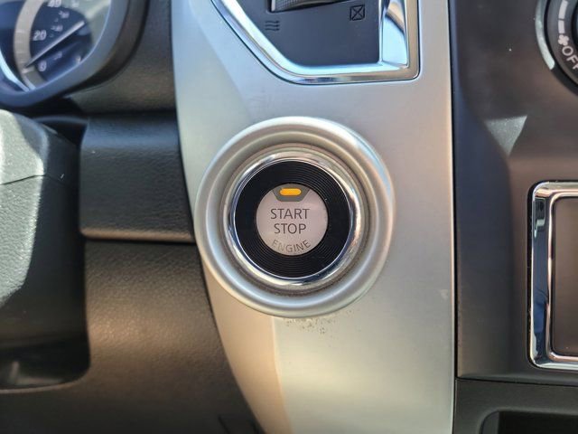 Used 2018 Nissan Titan SV image 30