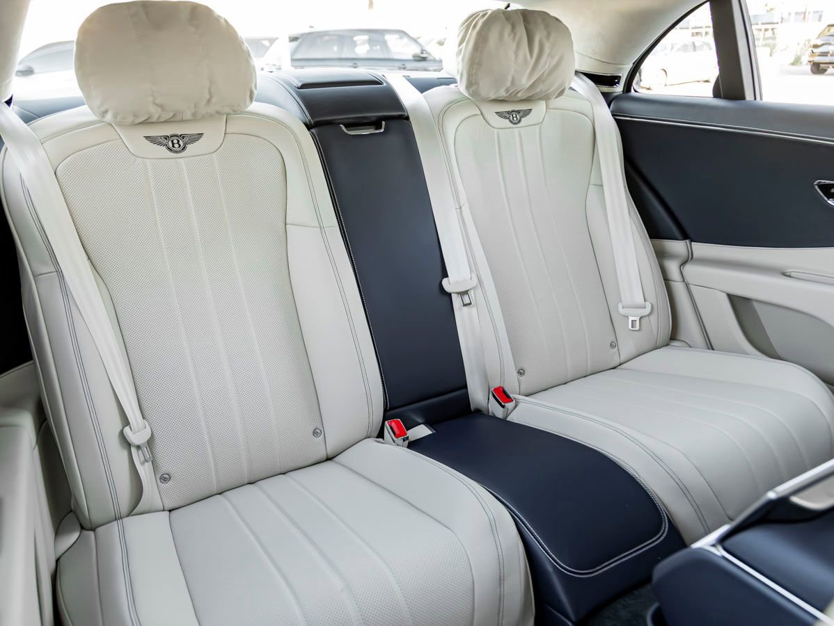 Used 2026 Bentley Flying Spur Plug-In Hybrid AWD/4WD image 30