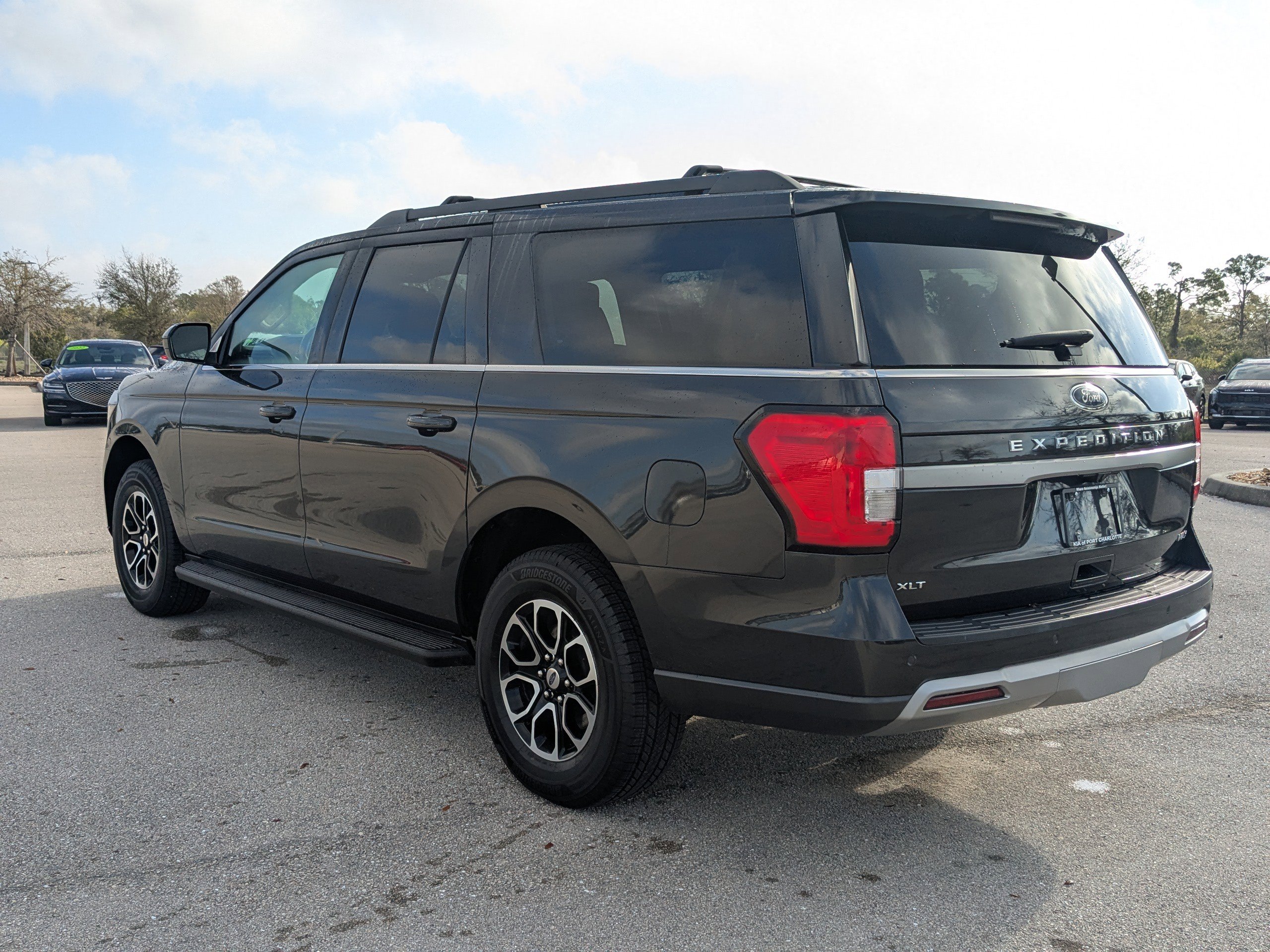 Used 2024 Ford Expedition Max XLT image 7