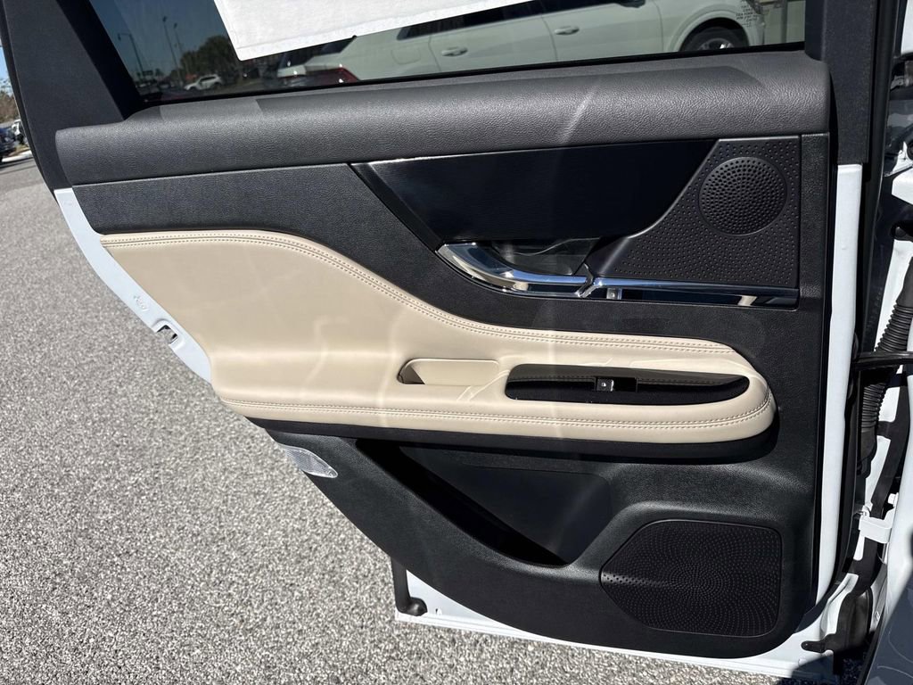 New 2026 Lincoln Corsair Premiere image 13