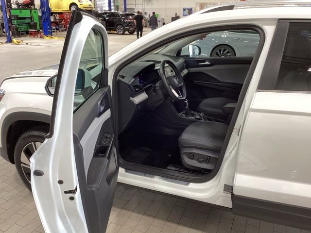 Used 2024 Volkswagen Taos SE image 10