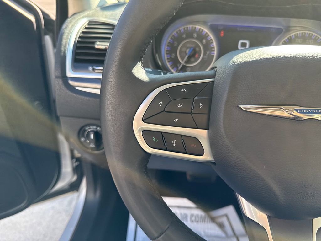 Used 2022 Chrysler 300 Touring L image 28