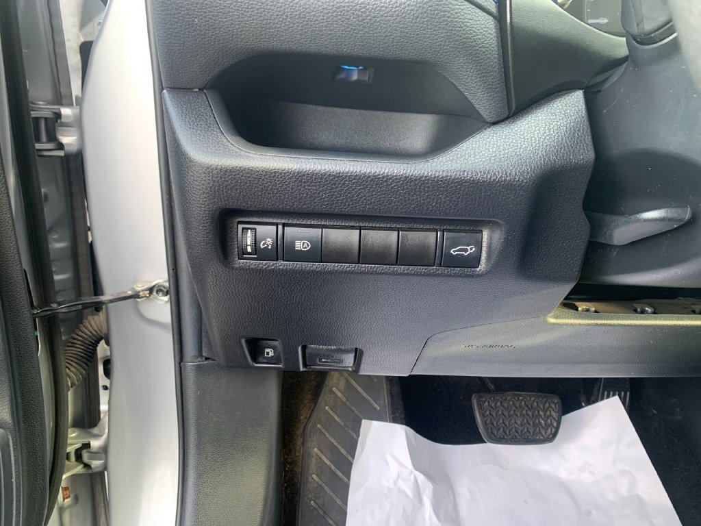 Used 2019 Toyota RAV4 XSE w/ Carpet Mat Package AWD/4WD image 31