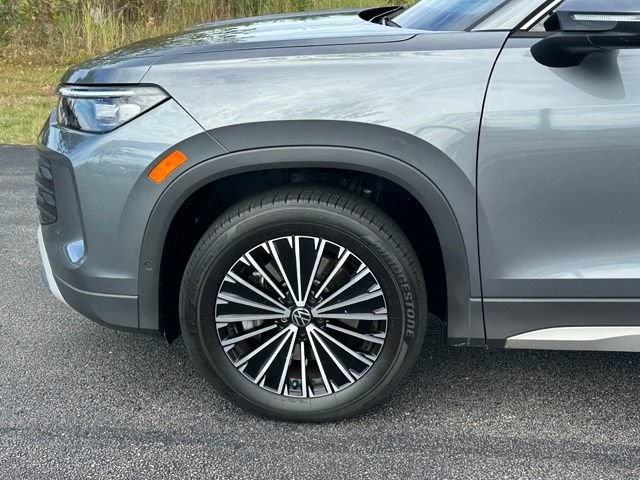 Certified 2025 Volkswagen Tiguan S w/ 18" Wheel Package AWD/4WD image 7