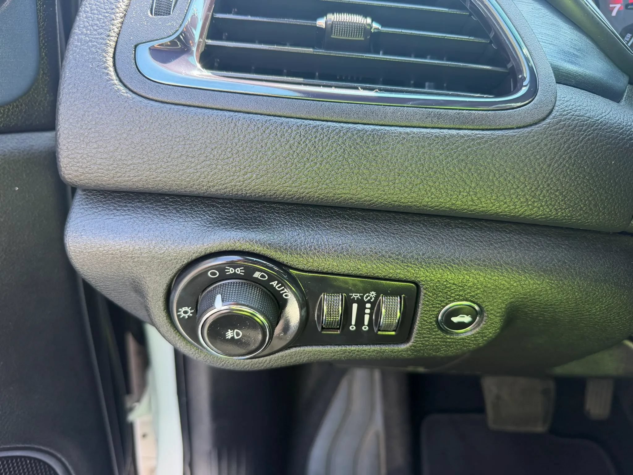 Used 2016 Chrysler 200 S FWD image 13