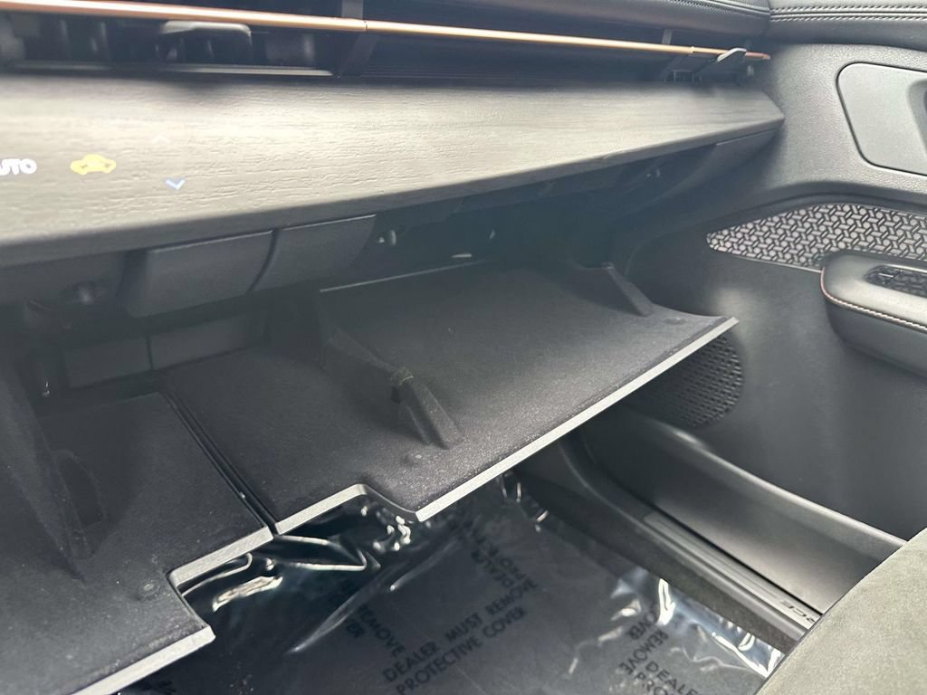 Used 2024 Nissan Ariya AWD image 19